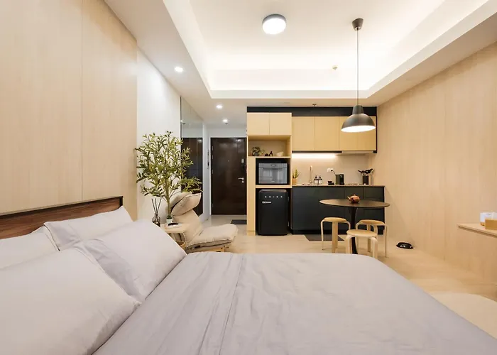 Eastwood Cozy Designer Long Friendly Walk To Mall