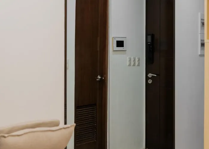 Apartment Eastwood Cozy Designer Long Friendly Walk To Mall *