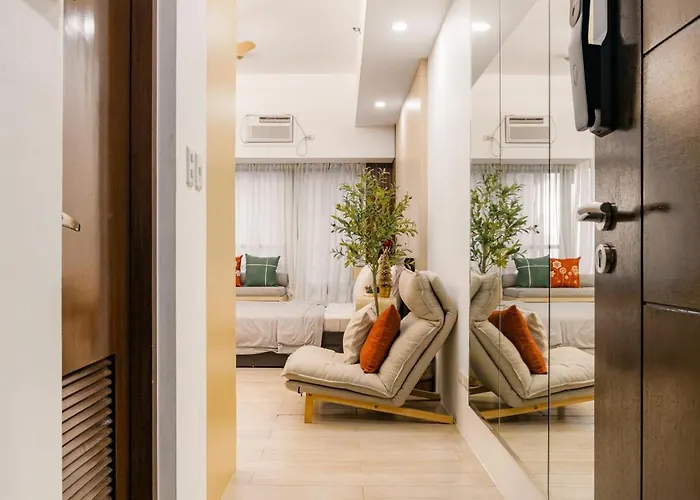 Eastwood Cozy Designer Long Friendly Walk To Mall Apartment Manila
