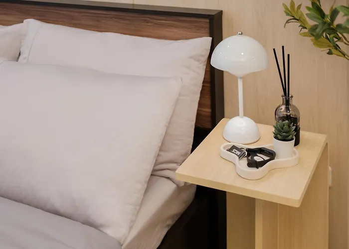 Apartment Eastwood Cozy Designer Long Friendly Walk To Mall Manila