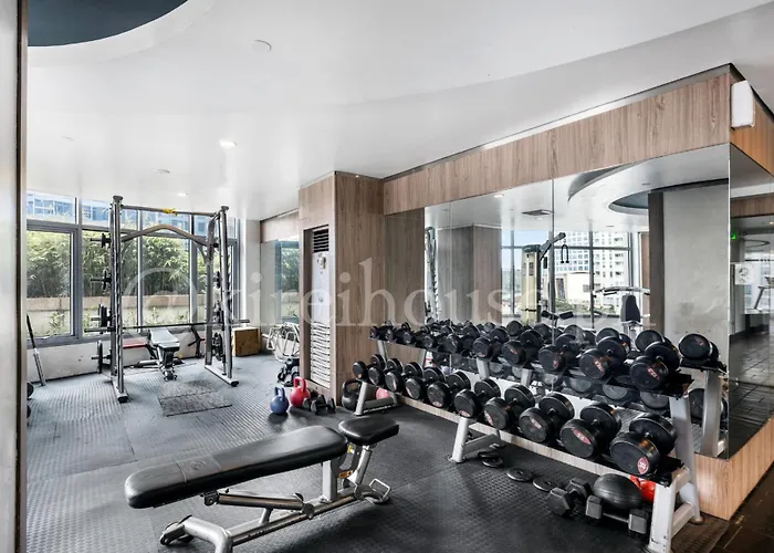 Eastwood Cozy Designer Long Friendly Walk To Mall Apartment