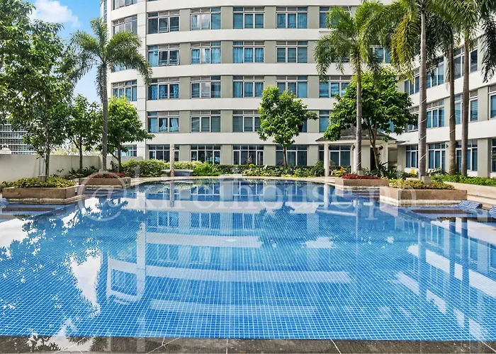 Eastwood Cozy Designer Long Friendly Walk To Mall Apartment Manila
