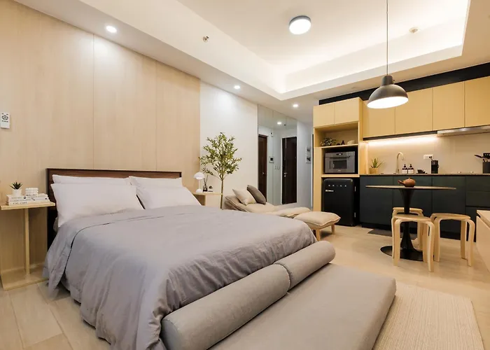Apartment Eastwood Cozy Designer Long Friendly Walk To Mall