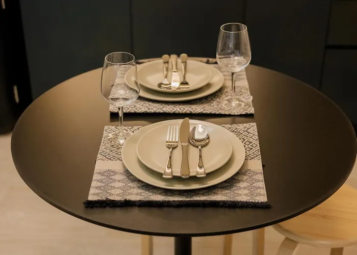 Eastwood Cozy Designer Long Friendly Walk To Mall Apartment Manila