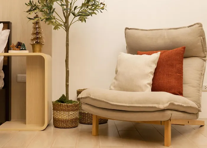 Eastwood Cozy Designer Long Friendly Walk To Mall Manila