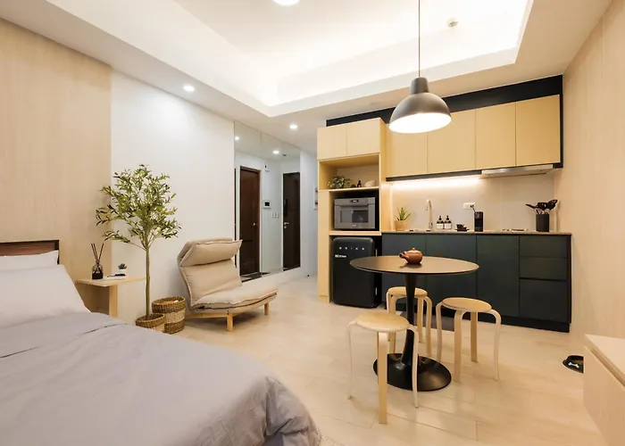 Apartment Eastwood Cozy Designer Long Friendly Walk To Mall *