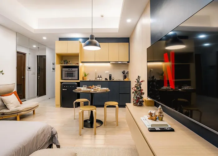 Apartment Eastwood Cozy Designer Long Friendly Walk To Mall Manila