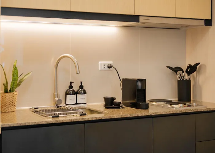 Eastwood Cozy Designer Long Friendly Walk To Mall Apartment *