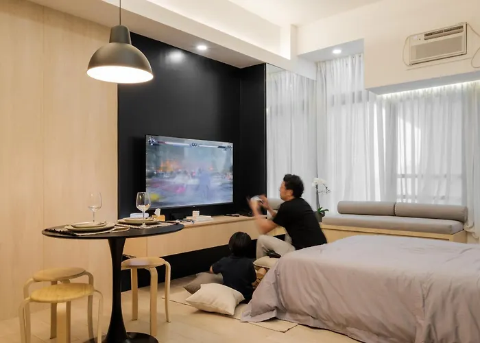Eastwood Cozy Designer Long Friendly Walk To Mall Apartment
