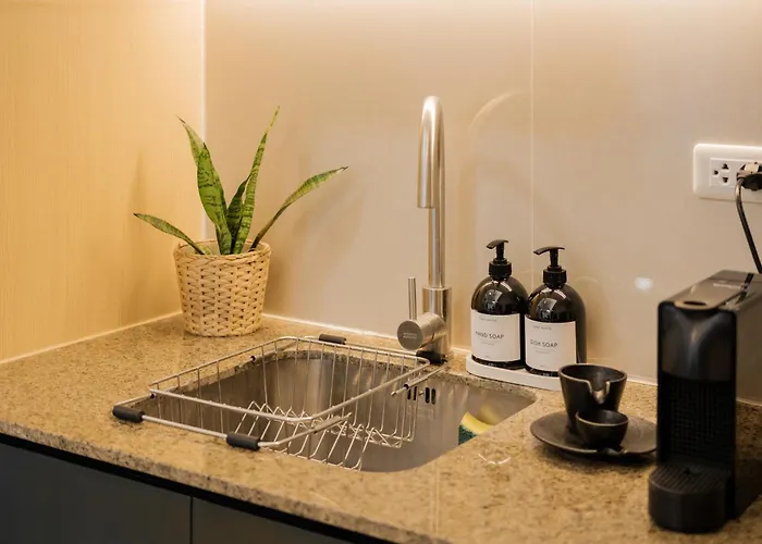 Apartment Eastwood Cozy Designer Long Friendly Walk To Mall *