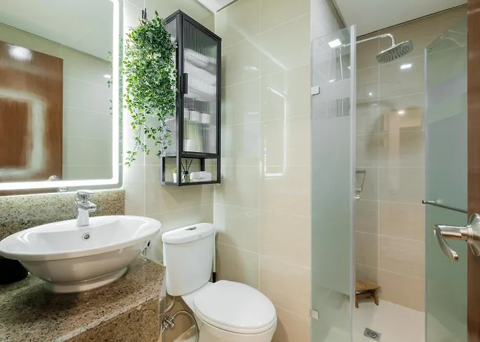 Eastwood Cozy Designer Long Friendly Walk To Mall Apartment